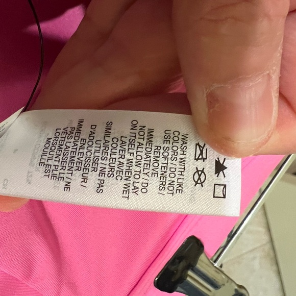 PRICE For JANUARY Sale. Nike NWT Woman’s Pink athletic padded bra. - Picture 6 of 6